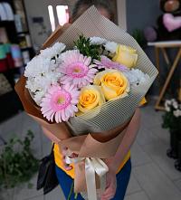 Букет цветов из:  Герберы, Розы и Хризантемы в Новодрожжино
