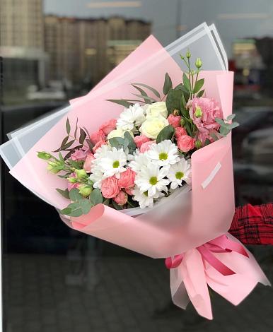 Букет цветов из: Розы, Лизиантусы и Хризантемы в Новодрожжино